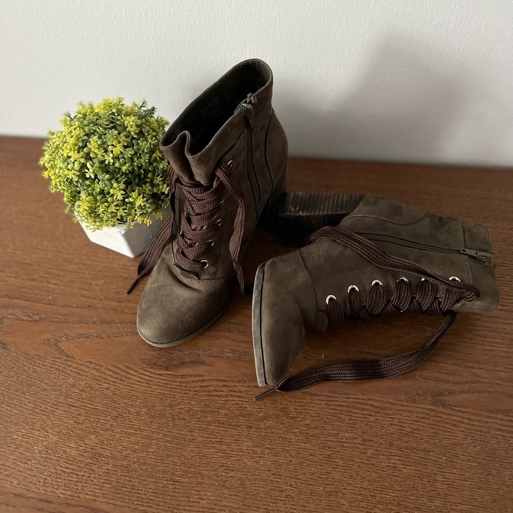 Call it Spring 3" Block Heeled Lace-up Suede Booties - Size 7 in Olive-Khaki